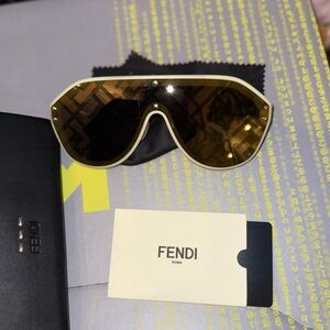 Fendi Women's Black and Gold Sunglasses